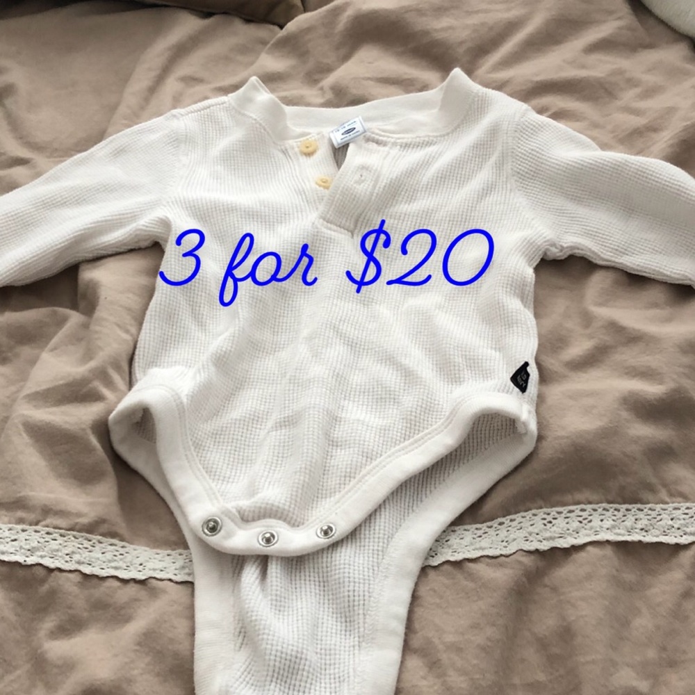 Old Navy long sleeved onesie 12-18M 3 for $20